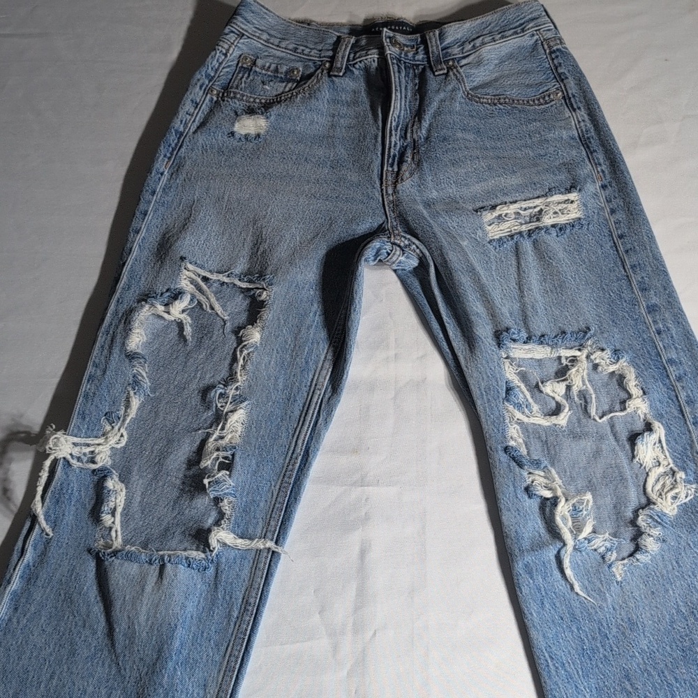 Aéropostale Light Wash Ripped Mom Jeans Size 4